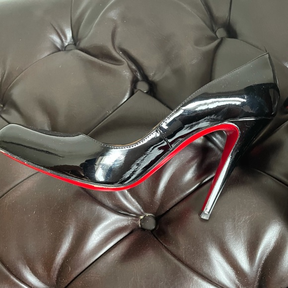 Christian Louboutin - Picture 2 of 4